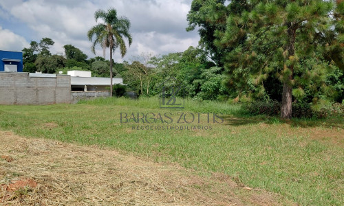 Terreno amplo, localizado em um dos melhores condomínios de Vargem Grande Paulista!
