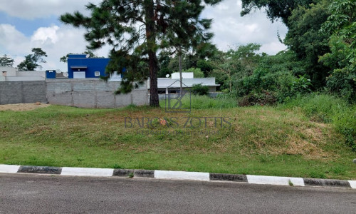 Terreno amplo, localizado em um dos melhores condomínios de Vargem Grande Paulista!