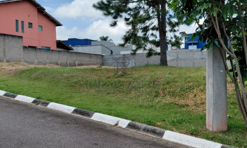 Terreno amplo, localizado em um dos melhores condomínios de Vargem Grande Paulista!