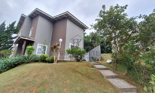 Sobrado moderno, de 224m² em condomínio fechado!!