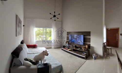 Sobrado moderno, de 224m² em condomínio fechado!!