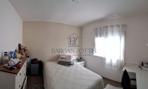 Sobrado moderno, de 224m² em condomínio fechado!!