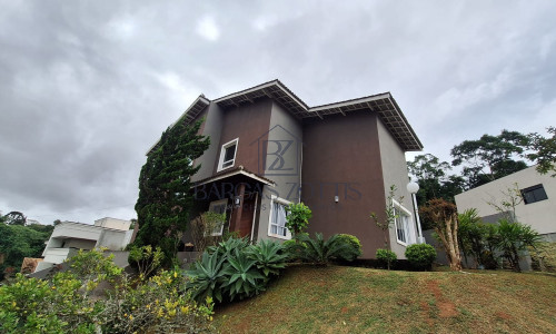 Sobrado moderno, de 224m² em condomínio fechado!!