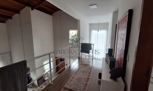 Sobrado moderno, de 224m² em condomínio fechado!!