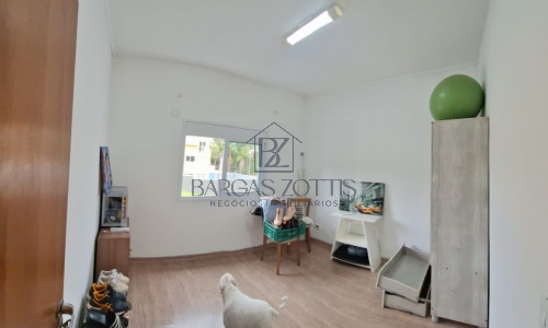 Sobrado moderno, de 224m² em condomínio fechado!!