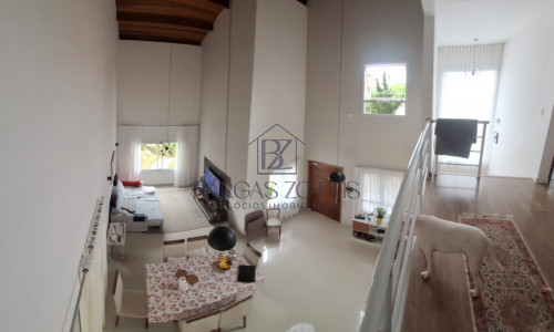 Sobrado moderno, de 224m² em condomínio fechado!!